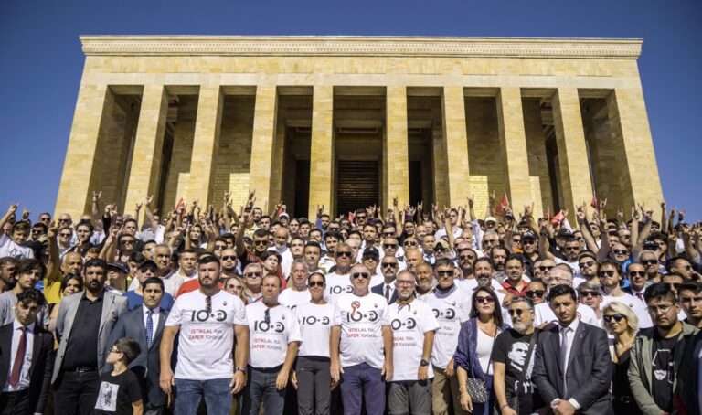 Ümit Özdağ liderliğinde İstiklal Yolu Zafer Yürüyüşü sona erdi