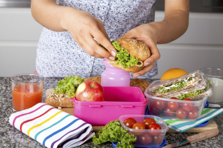 Çocuğunuzun beslenme çantası obezite riskini arttırabilir