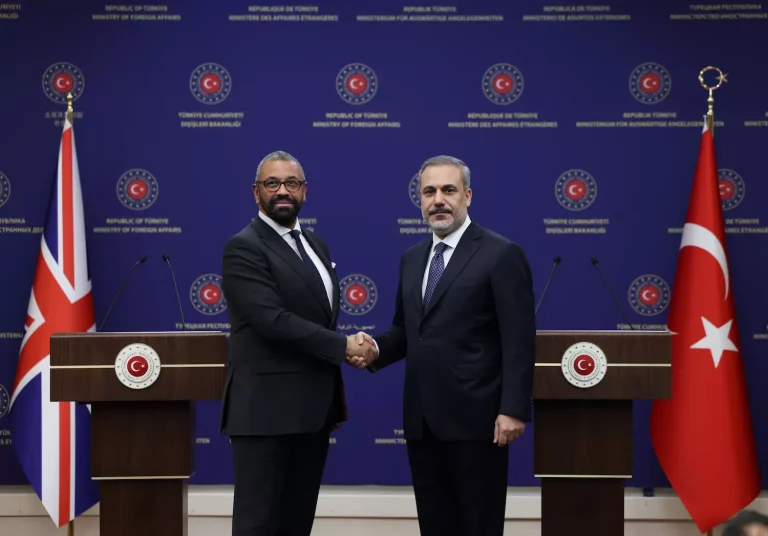 Dışişleri Bakanı Hakan Fidan, İngiliz mevkidaşı Cleverly ile görüştü