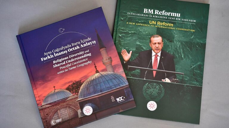 Cumhurbaşkanı Erdoğan BM liderlerine kitap takdim etti