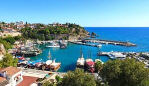 Bir Rus Antalya’da 80 daire alıp otele çevirmiş… Sitedeki otele ‘Dur’ denilecek