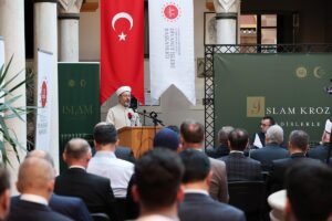 Bosna Hersek’te “Hadislerle İslam” eserinin Boşnakça tercümesi tanıtıldı