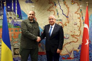 Millî Savunma Bakanı Yaşar Güler, Ukrayna Savunma Bakanı Rüstem Umerov ile görüştü.