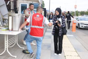 Ankara Gölbaşı Belediyesi’nden öğrencilere sıcak çorba ikramı