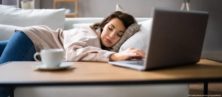 Kısa öğle uykusu beyin ve kalbe iyi geliyor