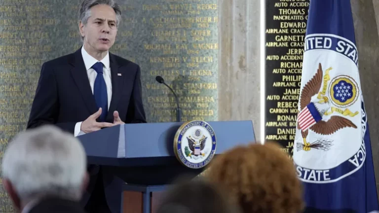 ABD, Irak’ta büyükelçiliğinden acil ihtiyaç duyulmayan personeli tahliye ediyor