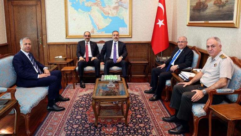 Beşli Fotoğraf, Düşürülen SİHA ve Yeni Tezkere