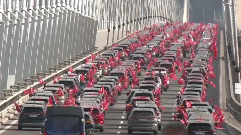 Togg kullanıcılarından 100. yıl konvoyu