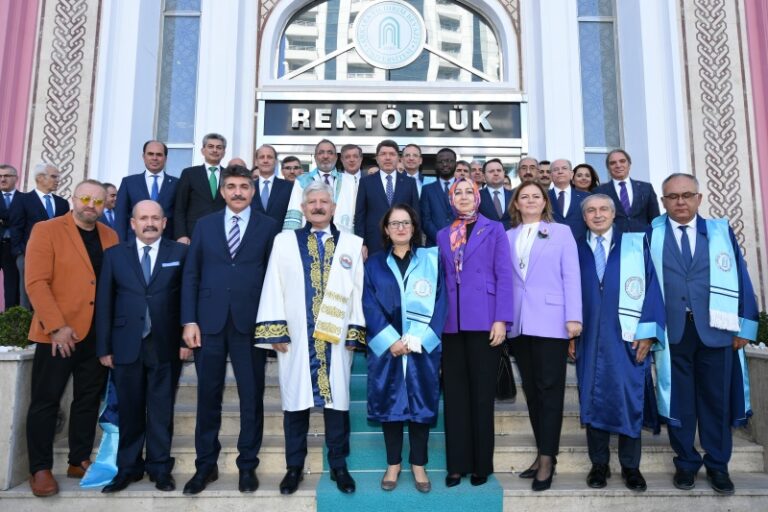 Adalet Bakanı Yılmaz Tunç, “Sivil ve kuşatıcı bir Anayasayı değerli bilim insanlarımızın, üniversitelerimizin katkılarıyla yapacağız”