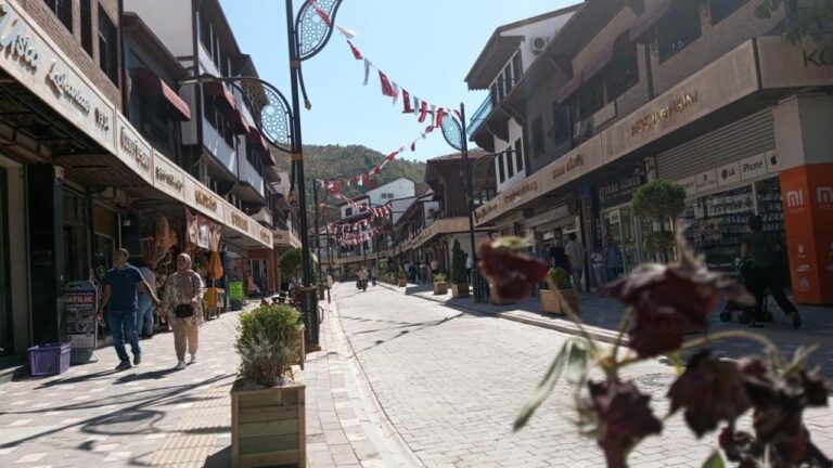 Afyonkarahisar’daki tarihi Uzun Çarşı yarın açılacak