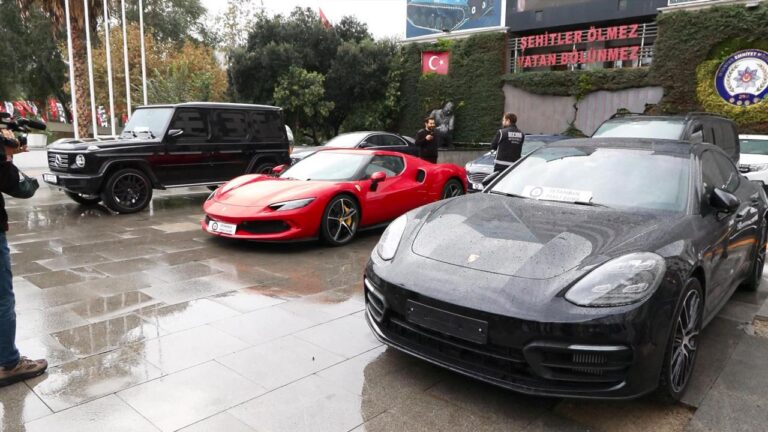 Polat çiftine ait 14 araç emniyete götürüldü