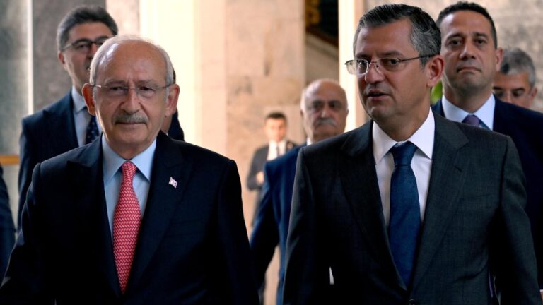 CHP’de kurultay öncesi imza çelişkisi
