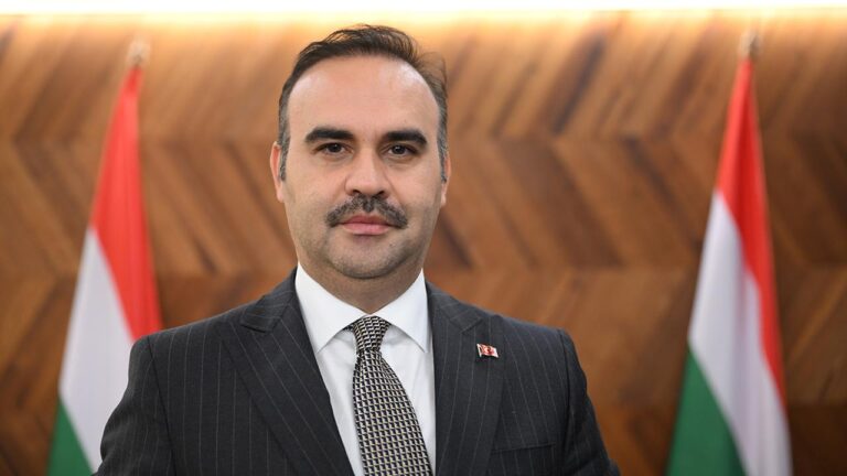 Bakan Kacır: Türkiye ile Macaristan’ın ticaret hacmi hedefi 6 milyar dolar