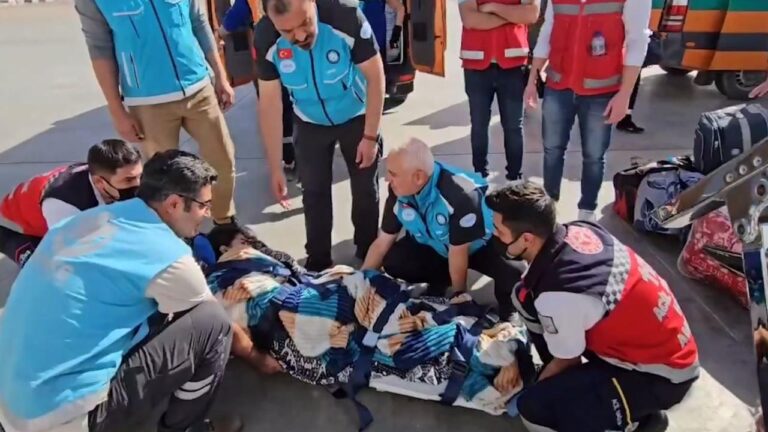 Türkiye Gazze’den ilk kez yaralı getirdi: 3’ü de çocuk…