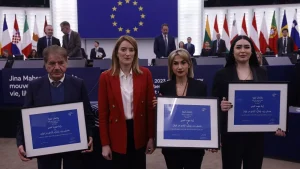 Sakharov ödülü Mahsa Amini ve İranlı kadın hareketine takdim edildi