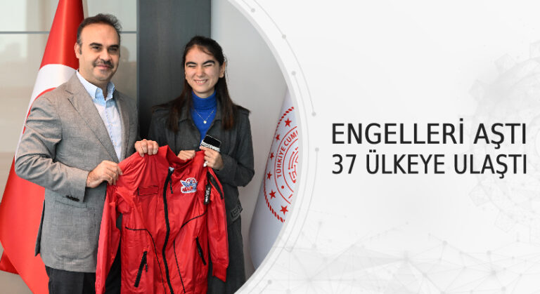 From Your Eyes uygulamasının Kurucusu, görme engelli genç girişimci Zülal Tannur, ailesinin yardımıyla erken yaşta teknolojiyle buluştu