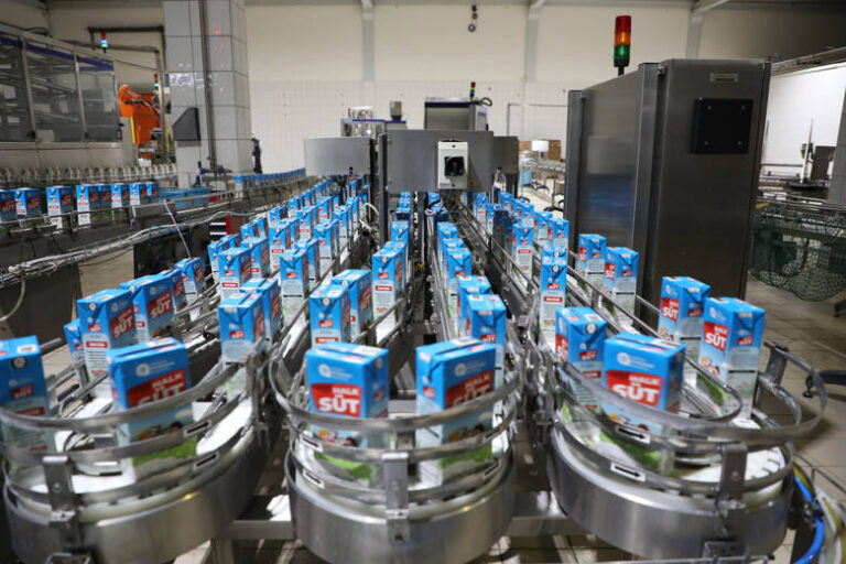 Antalya Büyükşehir Belediyesi’nin Halk Süt Projesi’yle 23 bin 116 çocuk faydalandı