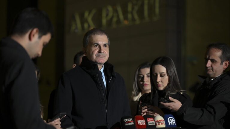 Ömer Çelik’ten Özgür Özel’e tepki: Türk siyasetine sürülen bu lekeye üzülüyoruz