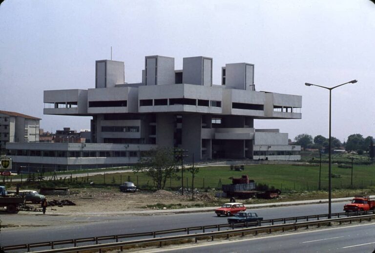 Değerlerini korumayan muhafazakârlar!