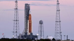Ay görevinde sorun: Astronotların inişi 2026’ya ertelendi