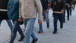 İzmir’de “Kalkan-9” operasyonu: 11 organizatör ve 92 düzensiz göçmen yakalandı