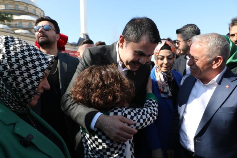 İstanbul Büyükşehir Belediye Başkan Adayı Murat Kurum’dan Sancaktepe esnaf ziyareti