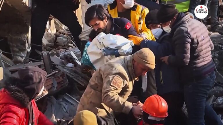 Deprem sonrası sarılan yaralar “Umut Sokağı” belgeselinde anlatıldı