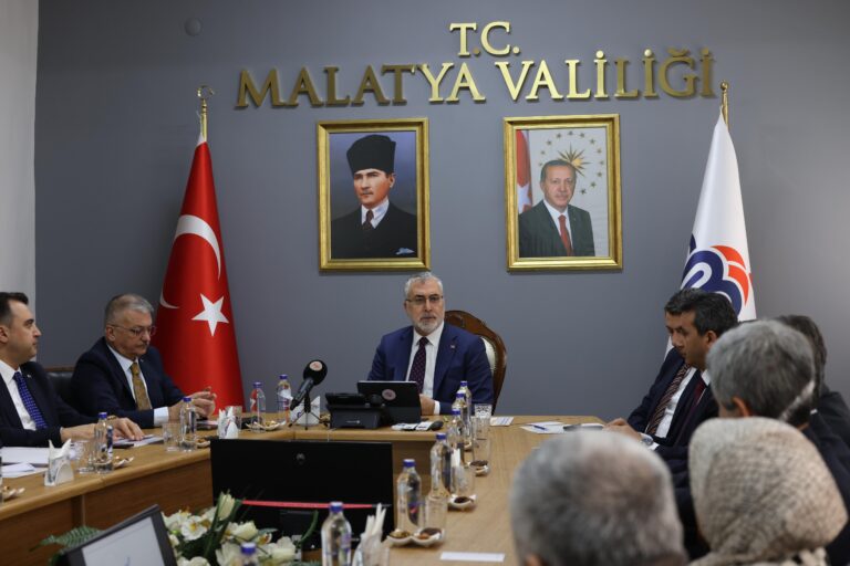 Bakan Prof. Dr. Vedat Işıkhan, “En kısa sürede Malatya’daki 80 bin 221 hak sahibine konutlar dağıtılmış olacak”