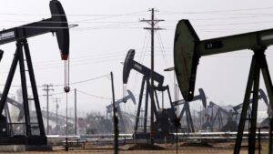 EPDK petroldeki indirimlerin tüketiciye yansıtılmasını istedi