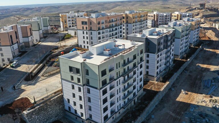 Şanlıurfa’da deprem konutları teslim edildi
