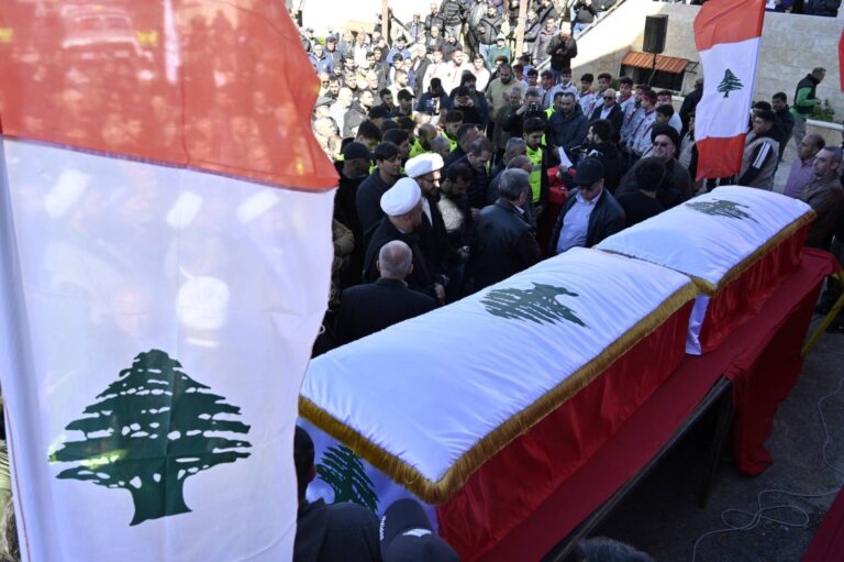 İsrail’e ait bir İHA’yı düşüren Hizbullah askeri tesisleri hedef aldı