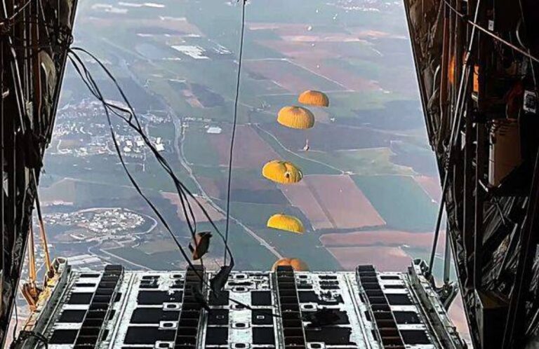 Gazze Savaşı: İnsani yardımı havadan göndermek neden bu kadar zor?