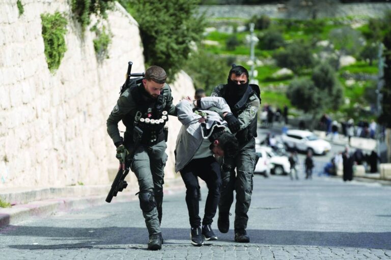 Onlarca yerleşimci İsrail polisinin koruması altında Mescid-i Aksa’ya saldırdı