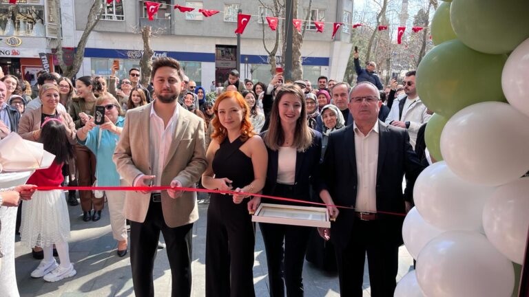 Kocaeli’ndeki Yürüyüş yolu Diş Hekimliği’nde yeni bir mekana kavuştu!