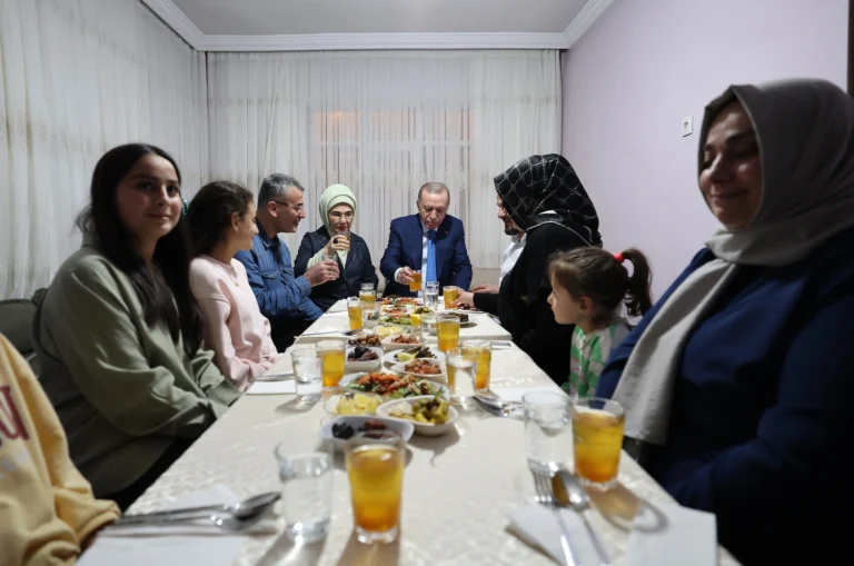 Cumhurbaşkanı Erdoğan, Ali Osman Taş ve ailesine iftarda konuk oldu