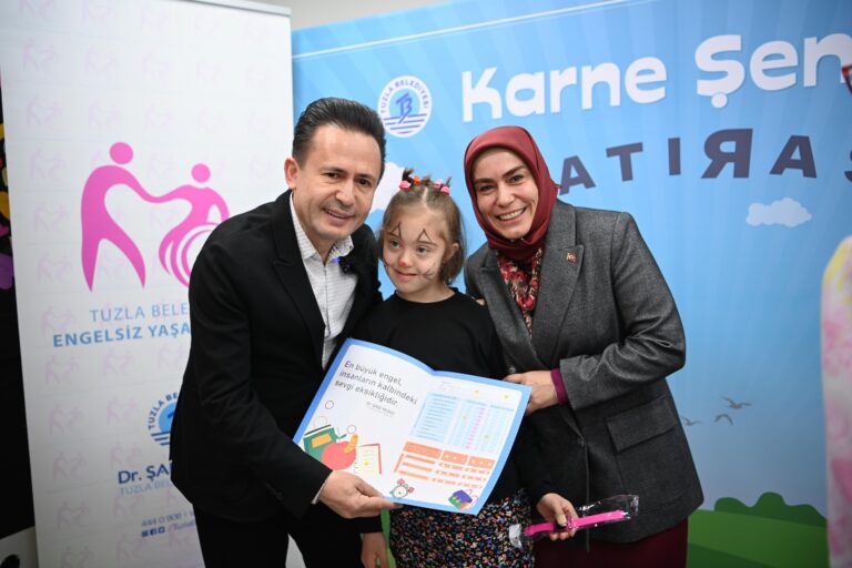 Tuzla’da özel öğrencilerin karne mutluluğu