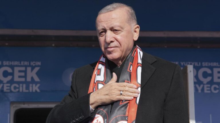 Cumhurbaşkanı Erdoğan: CHP para kulelerini açıklayamadı