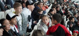 Bakan Tekin, 23 Nisan Ulusal Egemenlik ve Çocuk Bayramı öncesinde çocuklarla Beşiktaş – MKE Ankaragücü maçını izledi