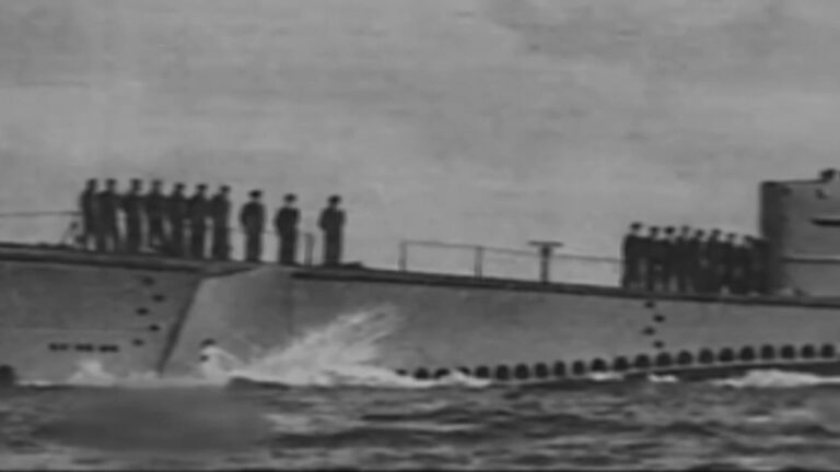 Dumlupınar Denizaltısı’nda şehit olan 81 denizci törenle anıldı