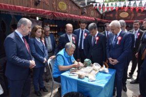 Bursa’da hükümlü ve tutukluların ürettikleri ürünlerin sergilendiği İşyurtları Ürün ve El Sanatları Fuarı bugün akşam kapanıyor