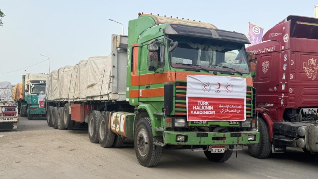 ‘İyilik Gemisi’nin götürdüğü yardımlar Gazze’ye ulaştı