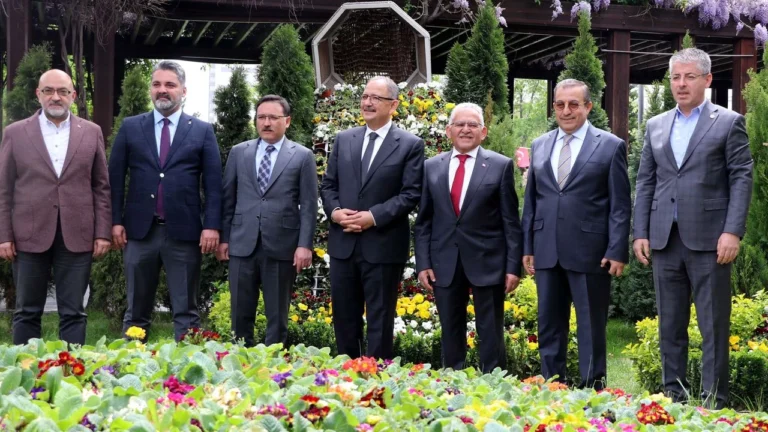 Bakan Özhaseki’den Yeni Belediye Başkanlarına kentsel dönüşüm çağrısı