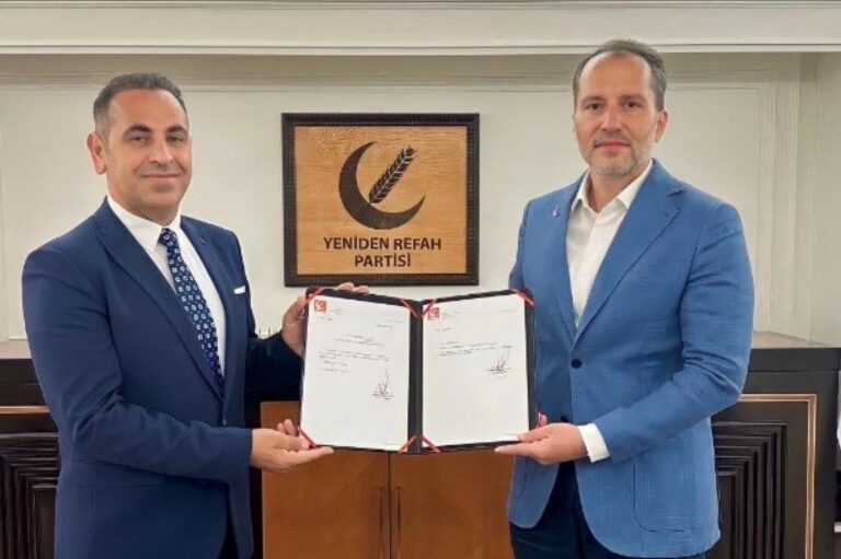 Konya’da yerel seçimlerde 6 ilçeyi kazanan, büyükşehir belediye başkan adayının ikinci olduğu Yeniden Refah Partisi (YRP) İl Başkanı Temel Peker, istifa etti