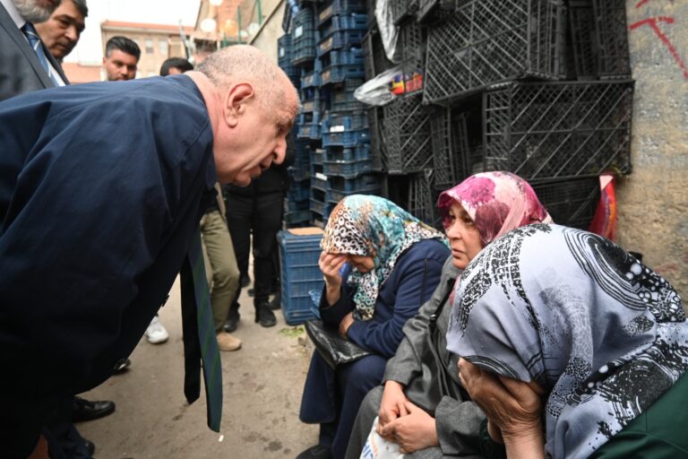 Prof. Dr. Ümit Özdağ, Ankara Ulus Hali’nde bulunan Et ve Süt Kurumu’na gitti