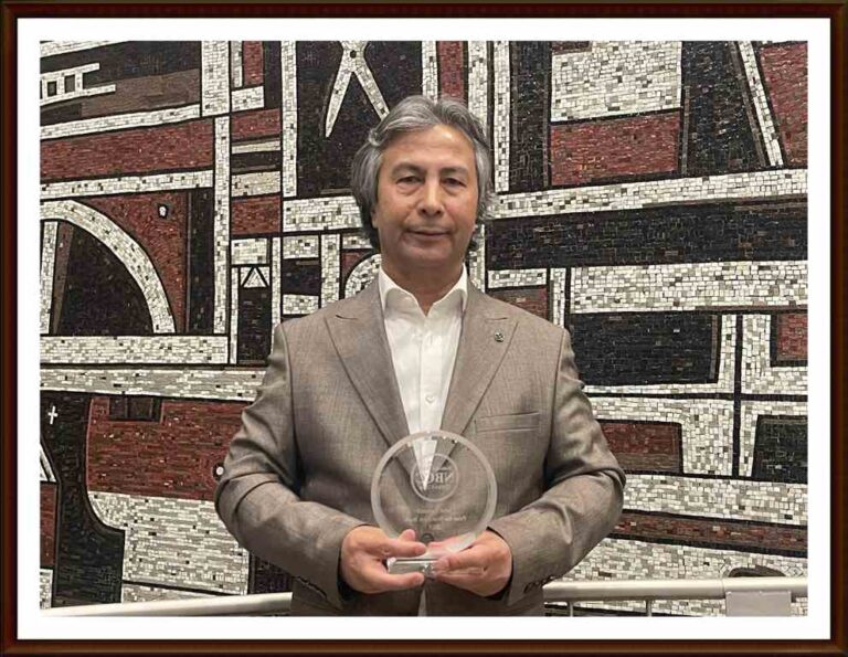 Uygur yazar Izgil John Leonard Ödülü’nü kazandı