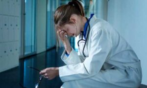 Sağlıkta şiddet en çok Aile Sağlığı Merkezleri’nde ve acil Servislerde yaşanıyor!