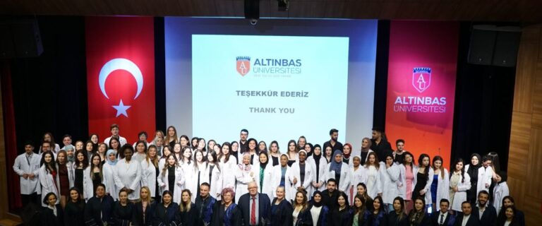 Beyaz Önlüklerini Giyerek Mesleğe İlk Adımlarını Attılar