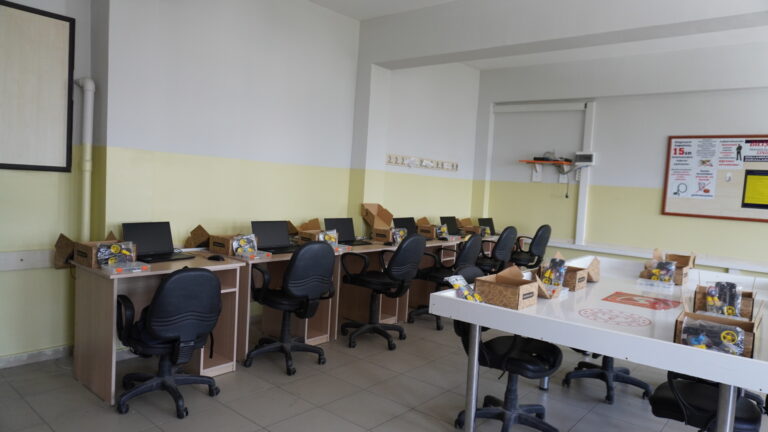 TÜBİSAD Hatay’da iki yeni Teknolojik Eğitim Sınıfı daha açtı