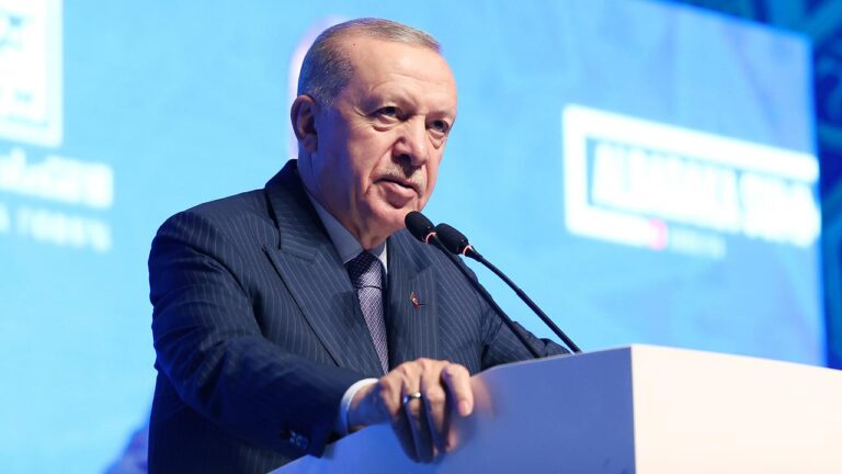 Cumhurbaşkanı Erdoğan: Daha dengeli bir sistem için ele ele vermeliyiz