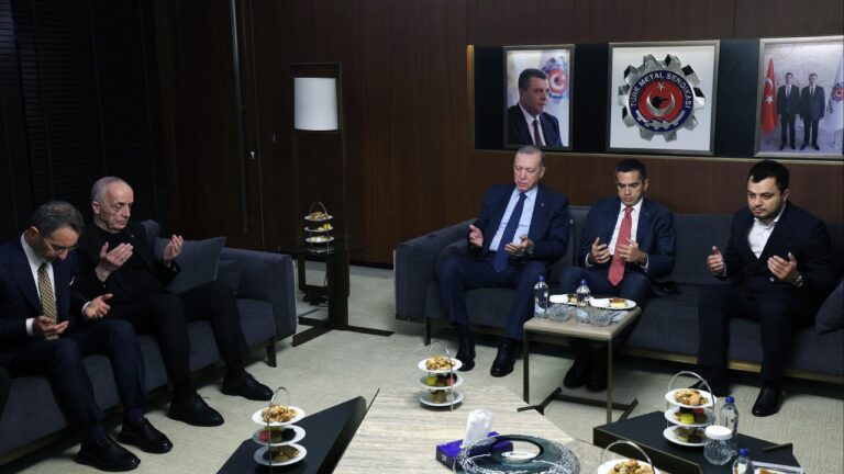 Cumhurbaşkanı Erdoğan’dan Türk Metal Sendikası’na taziye ziyareti